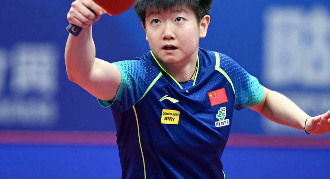 Cổ chân trái của Itakura và vết nứt ba tầng nơi hàng thủ Nhật Bản Cổ chân trái của Itakura và vết nứt ba tầng nơi hàng thủ Nhật Bản