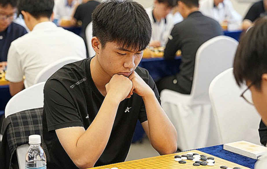 Elephant Gambit: 60 phút khai cuộc, một tiêu đề lệch và khoảng trống dữ liệu Elephant Gambit: 60 phút khai cuộc, một tiêu đề lệch và khoảng trống dữ liệu