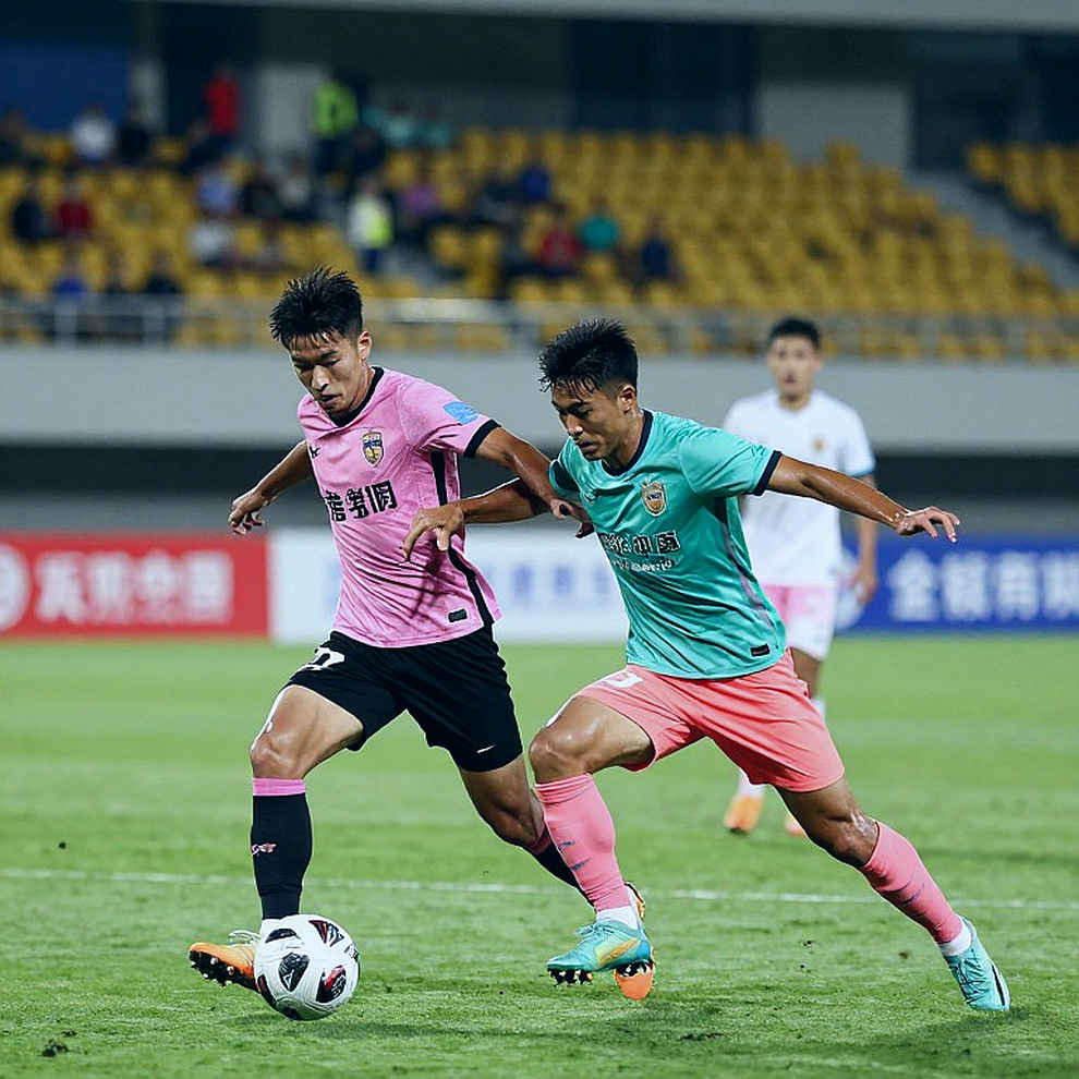 V-League 2026-2027 kicked off with a dizzying start: The Cong beat Dong Nai 2-0 in a match with 5 cards issued