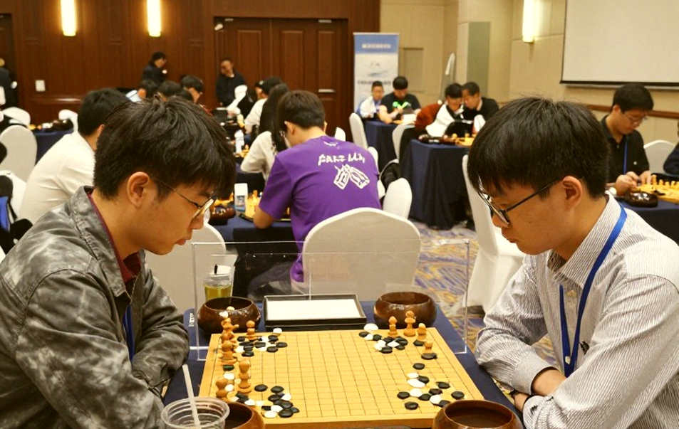 US Chess Championship: Woodward Takes Down Caruana, Lee Widens the Gap — and the Emptiness Behind the Headline
