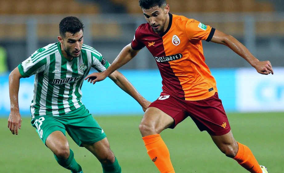 Hào quang đội tuyển Việt Nam và tấm màn che một V.League đang tự tháo rời