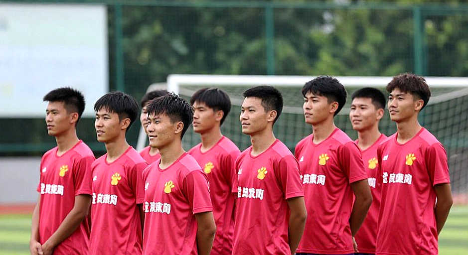 Bóng đá Việt Nam giữa kỷ nguyên tiền bạc: Khi V.League 1 học cách giữ lửa trong im lặng