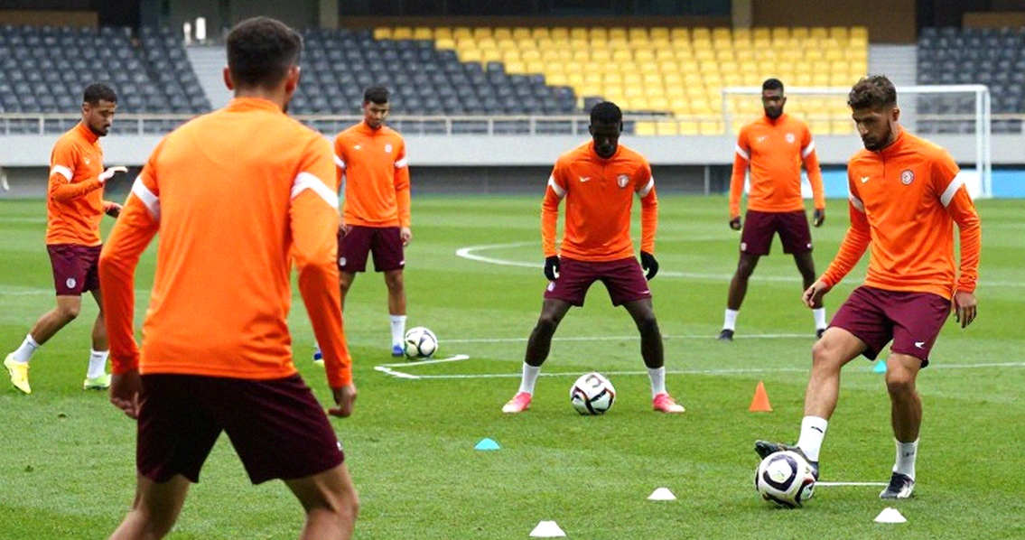 Barcelona khiếu nại PSG lên UEFA: tấm tifo 'thảm sát', chữ 'Puta' và canh bạc pháp lý ở Parc des Princes