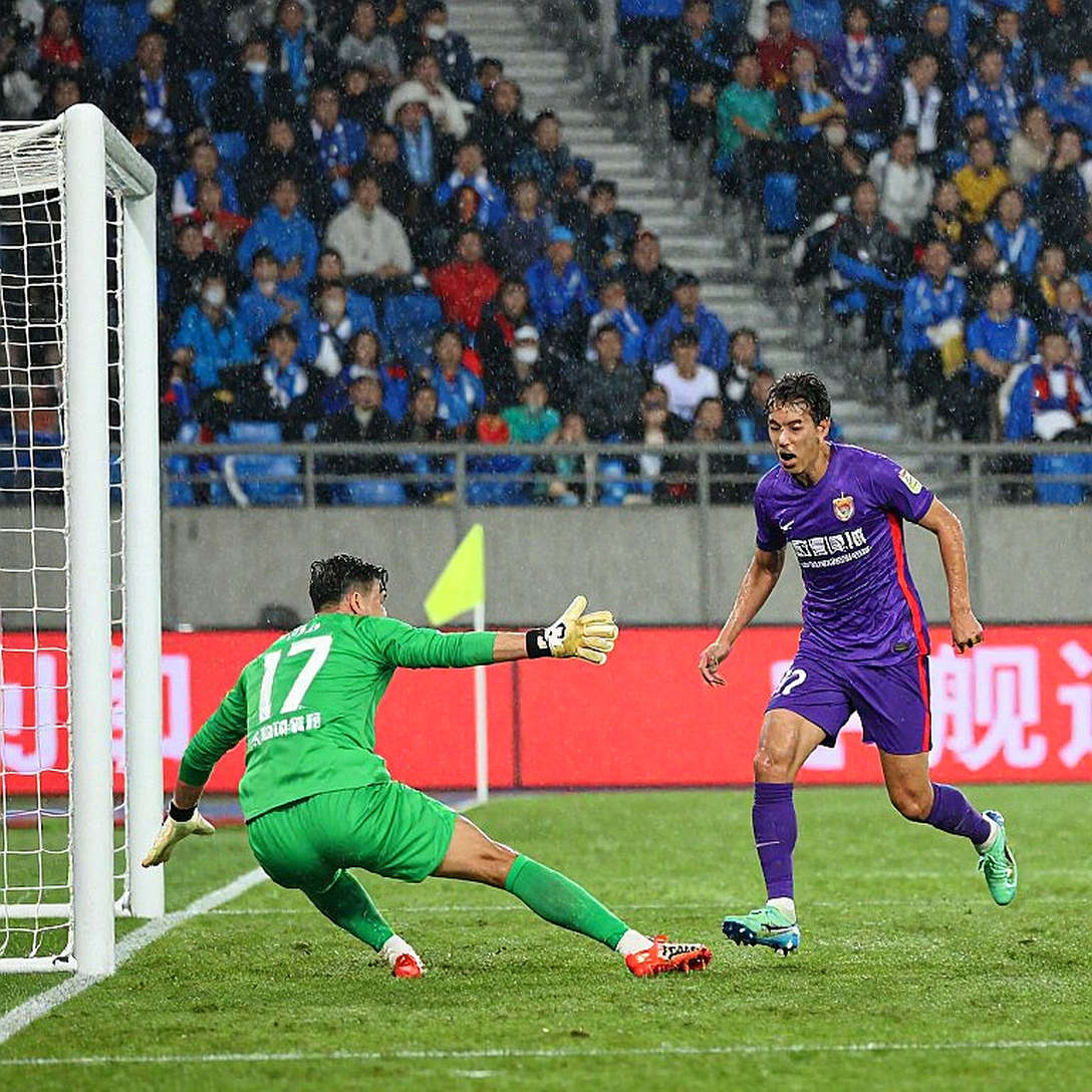 Four Gaps and One Conductor's Baton: Persib Bandung March to Seoul Four Gaps and One Conductor's Baton: Persib Bandung March to Seoul