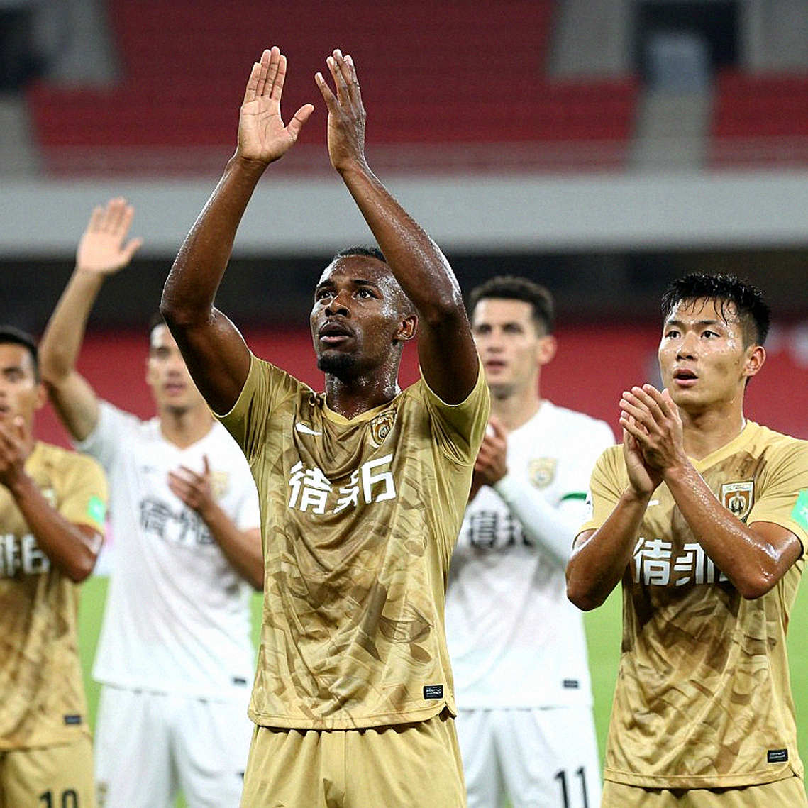 Việt Nam vào tứ kết ASIAD 2026: HLV Đinh Hồng Vinh và khoảng trống sau phút 35