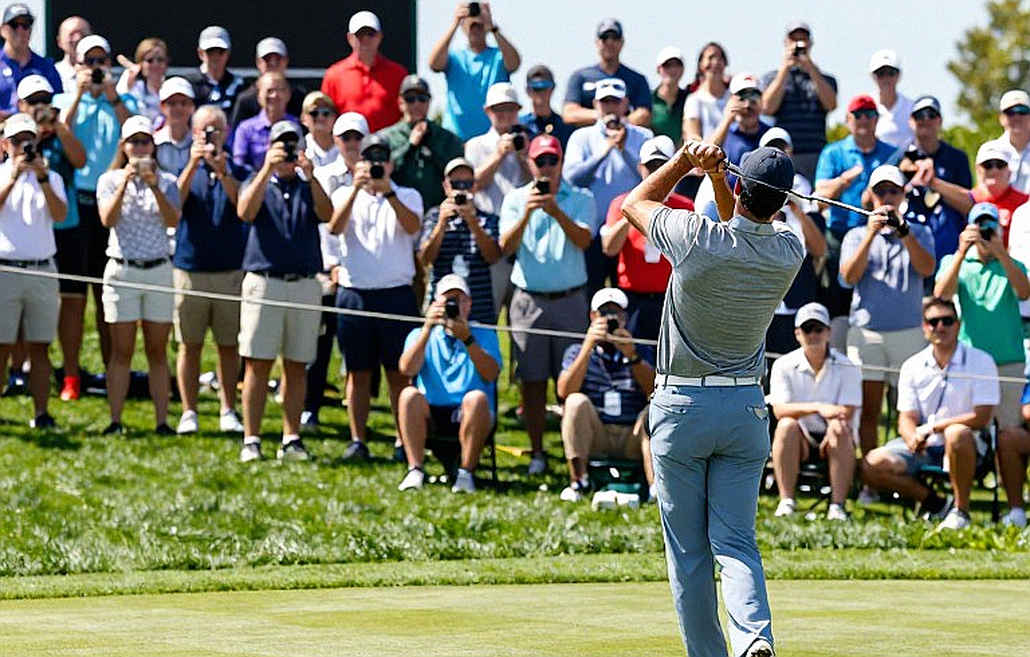 Patrick Reed dẫn Race to Dubai: McIlroy còn đúng một danh hiệu nữa là cân bằng kỷ lục Montgomerie