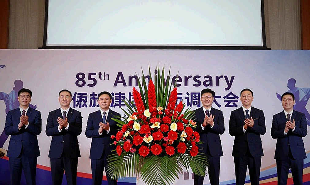 Khi Sân Cỏ Im Lặng: Bài Học Về Sự Thật Trong Báo Thể Thao