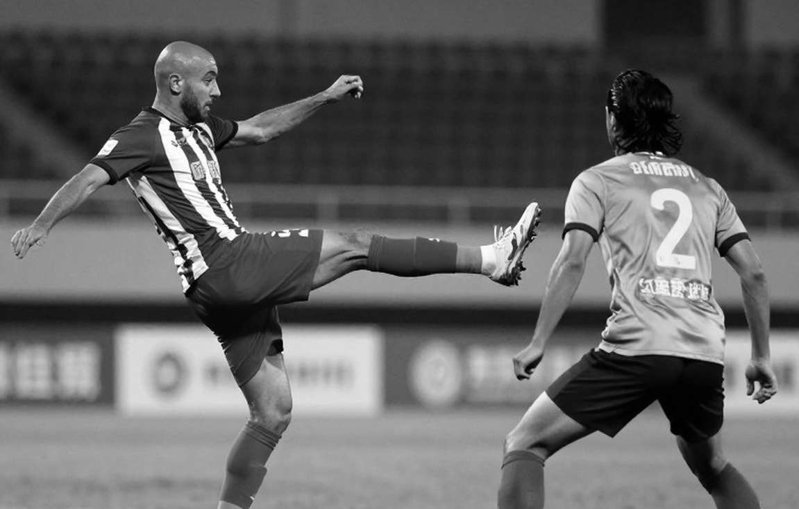 Thẻ đỏ phút 54 ở La Cartuja: Betis mất Bernal, Pellegrini đứng trước một hồ sơ kỷ luật