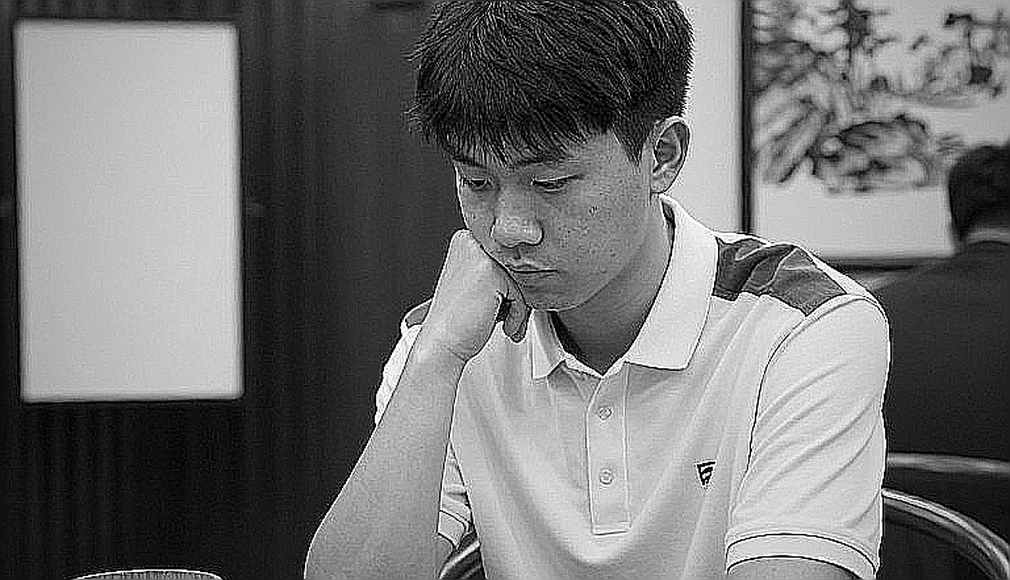 Liang Beats Niemann in the US Chess Championship Opener: Two Young Contemporaries Face Off, and a Whole Chess Nation Grows Behind Them